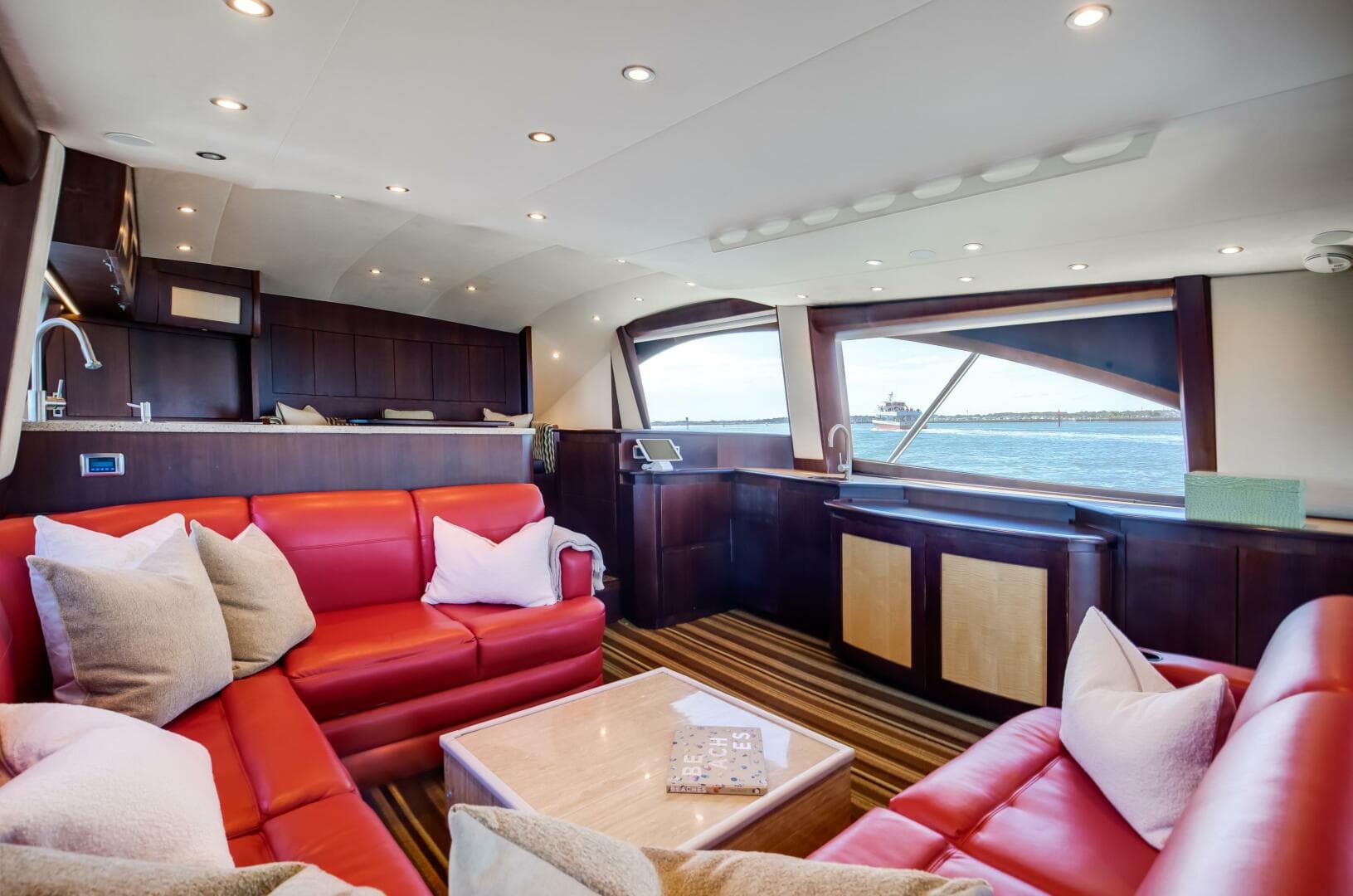 2015 Ocean Yachts 64 Convertible — photo 4