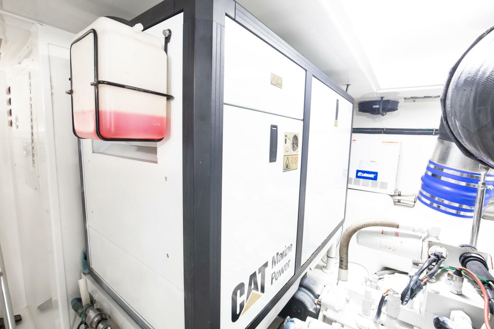 2015 Ocean Yachts 64 Convertible — photo 32