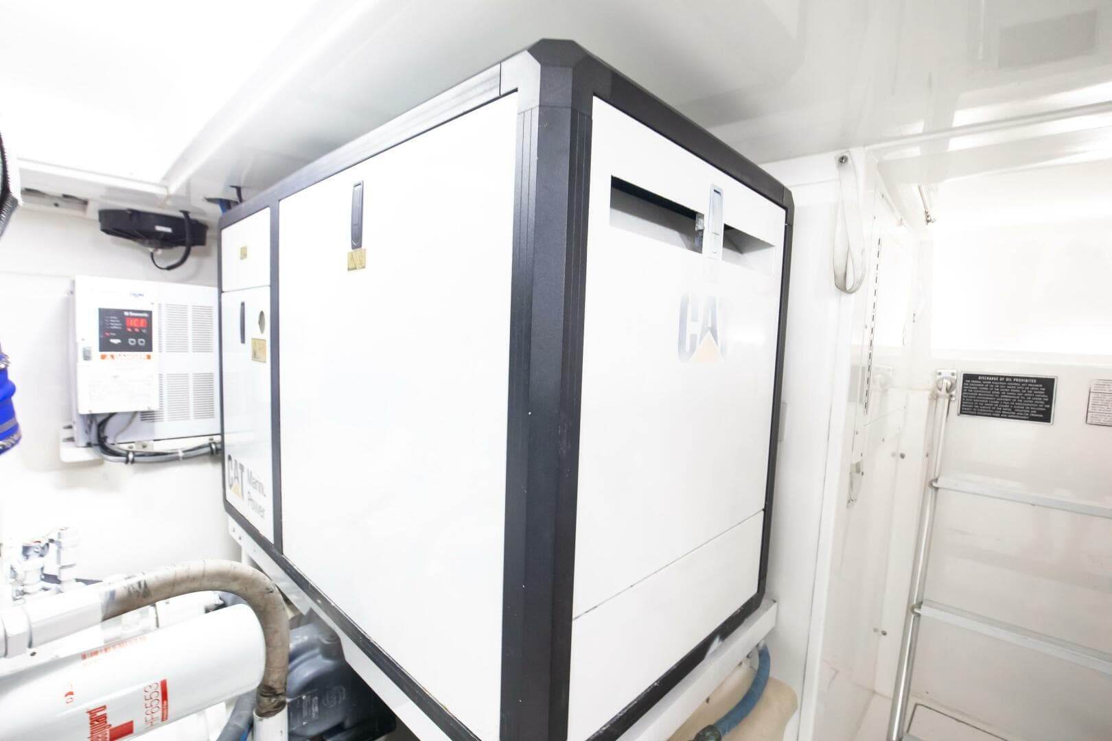 2015 Ocean Yachts 64 Convertible — photo 33