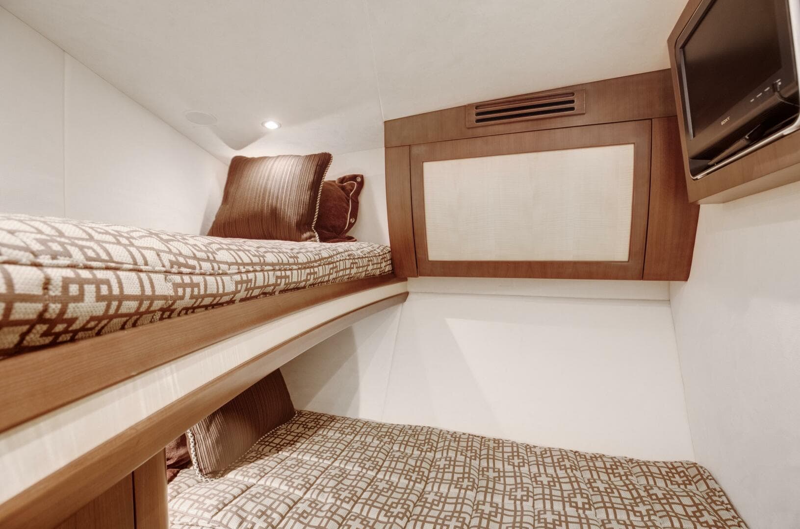 2015 Ocean Yachts 64 Convertible — photo 11