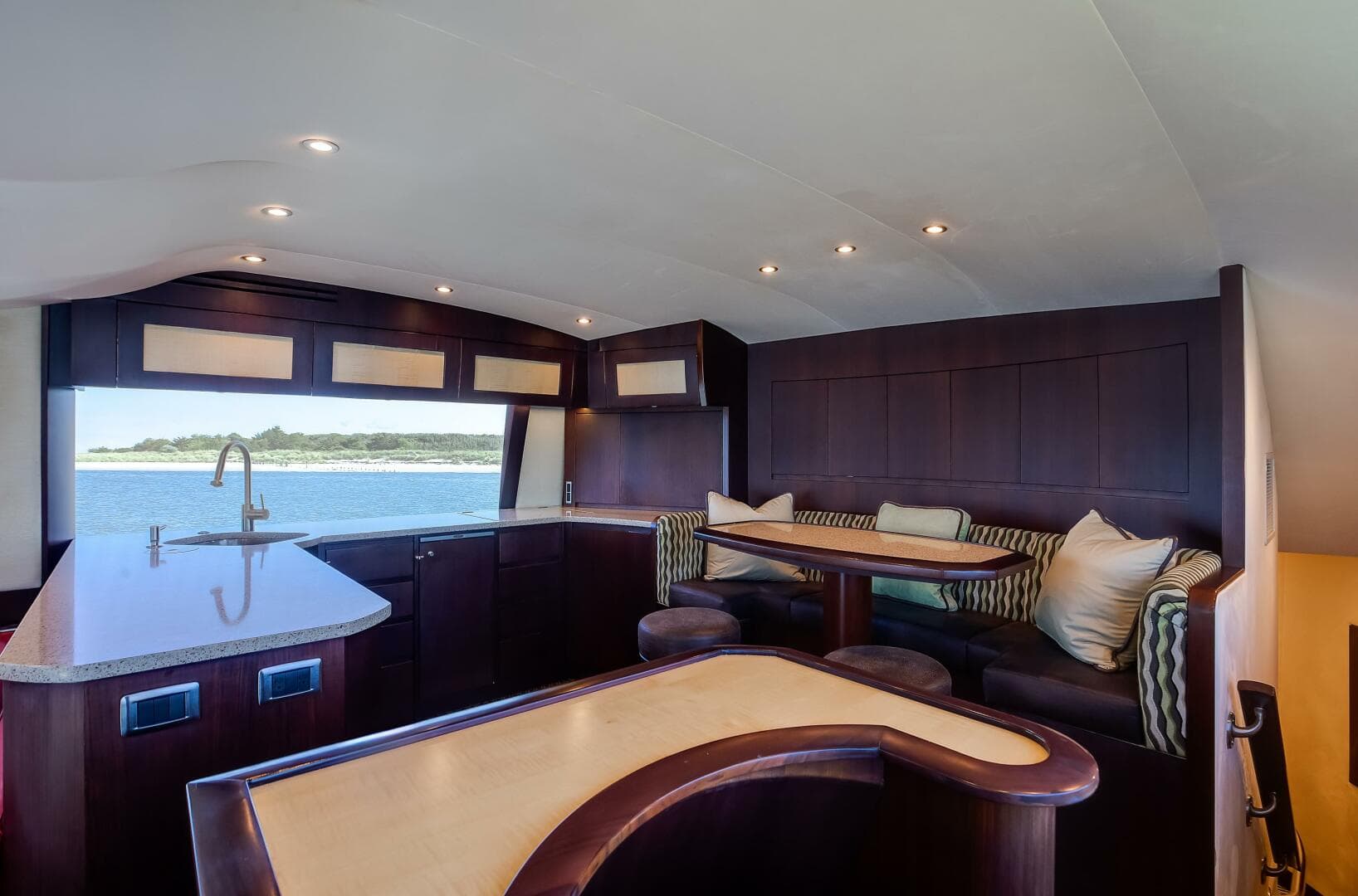 2015 Ocean Yachts 64 Convertible — photo 6