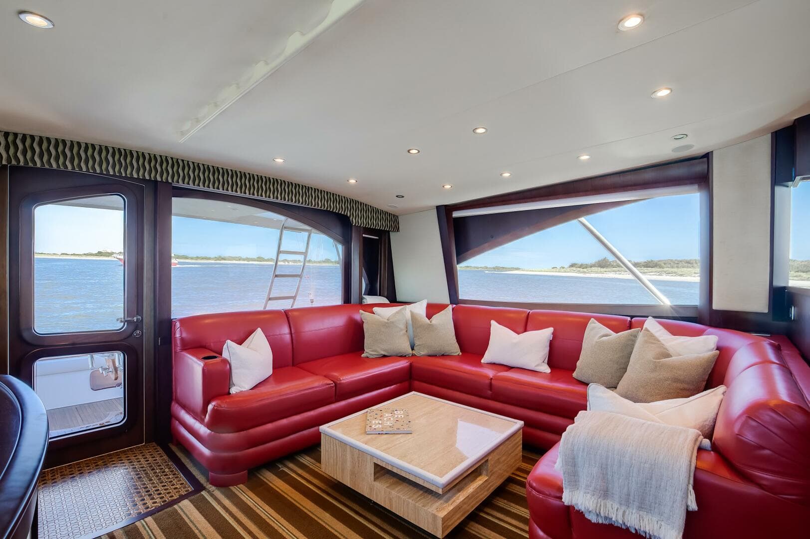 2015 Ocean Yachts 64 Convertible — photo 2