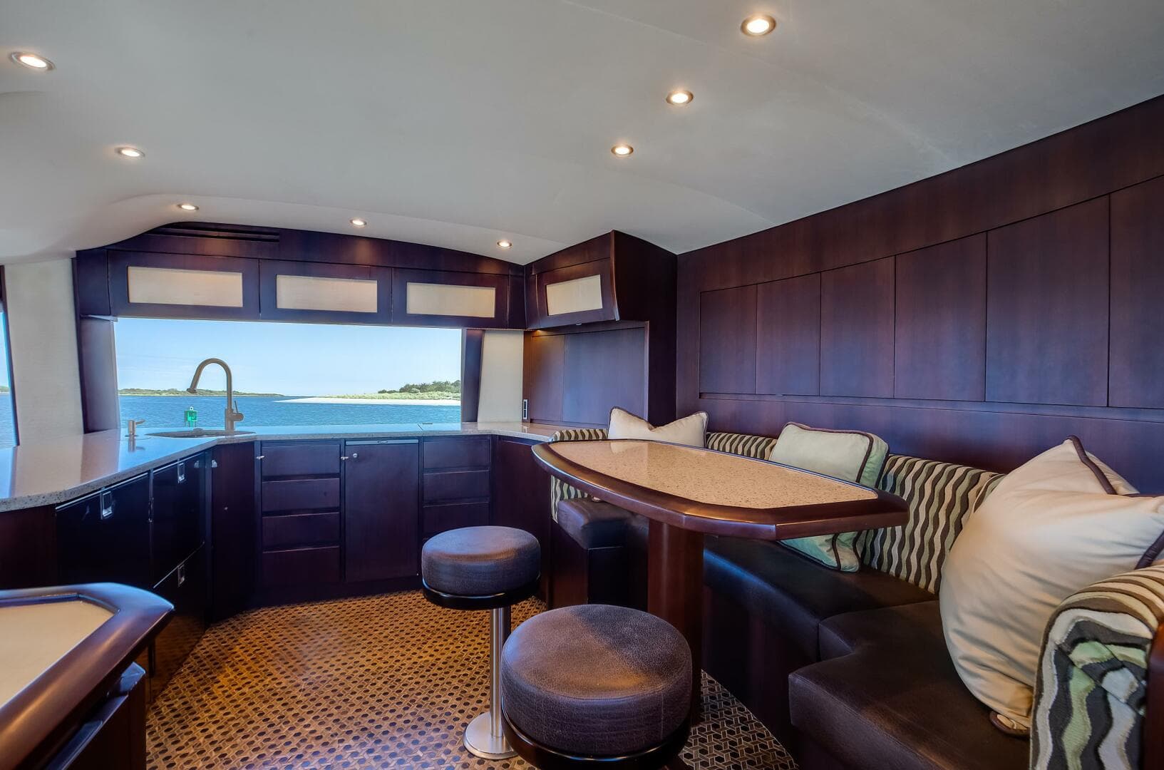 2015 Ocean Yachts 64 Convertible — photo 5