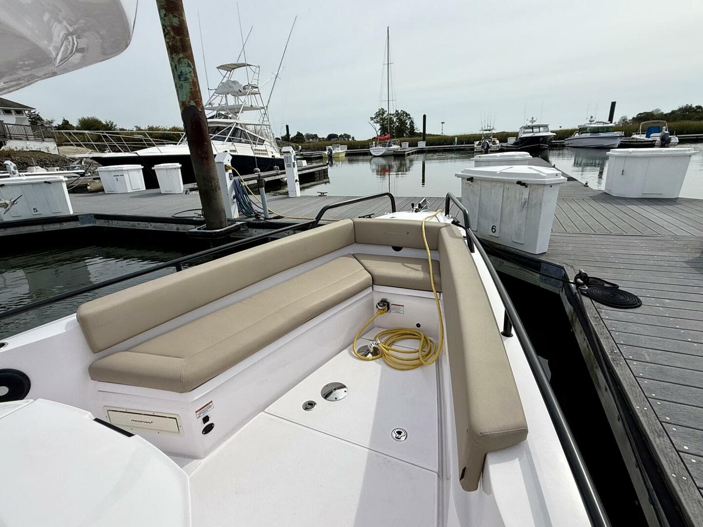 2022 Axopar Cabin — photo 9