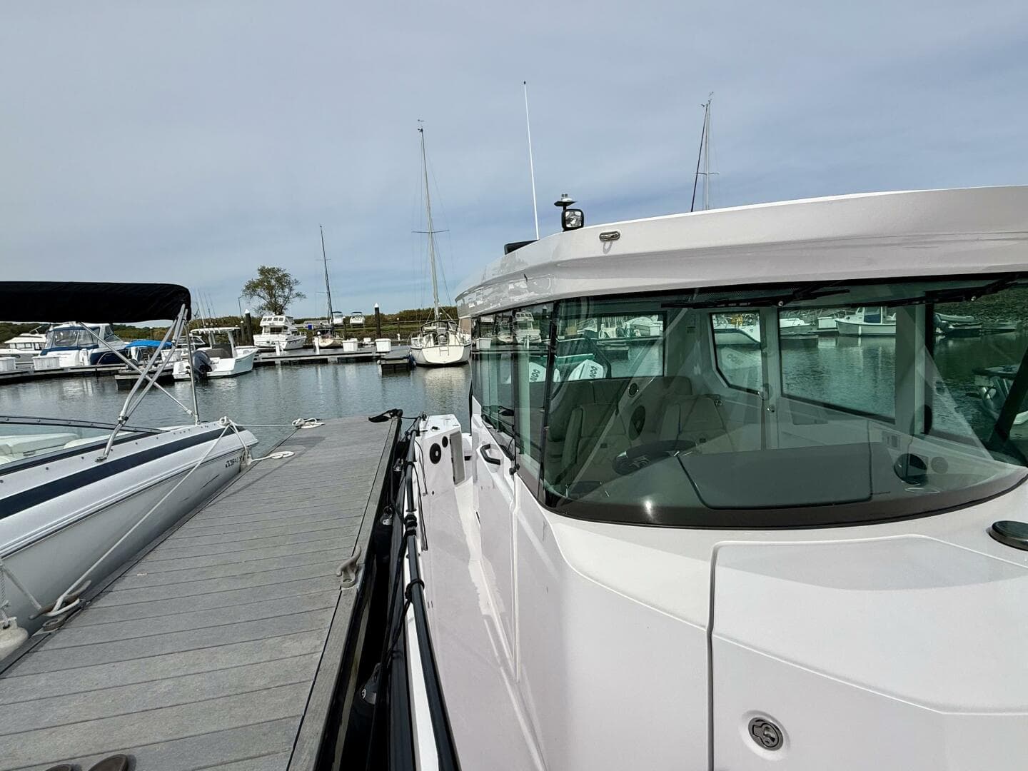 2022 Axopar Cabin — photo 6