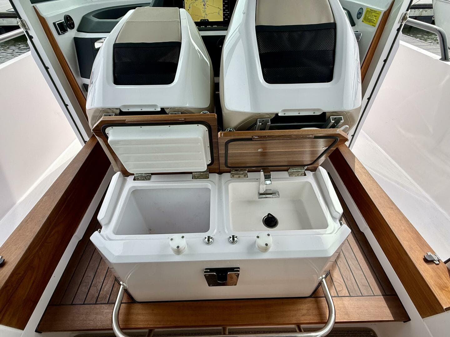 2022 Axopar Cabin — photo 25