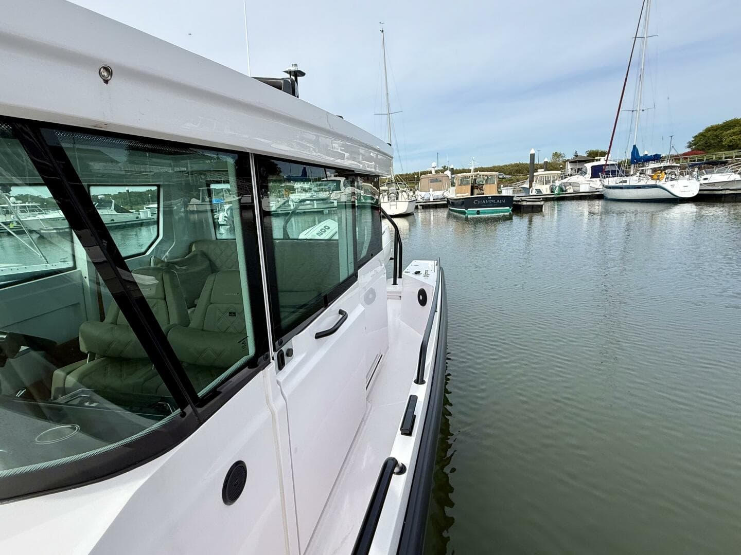 2022 Axopar Cabin — photo 11