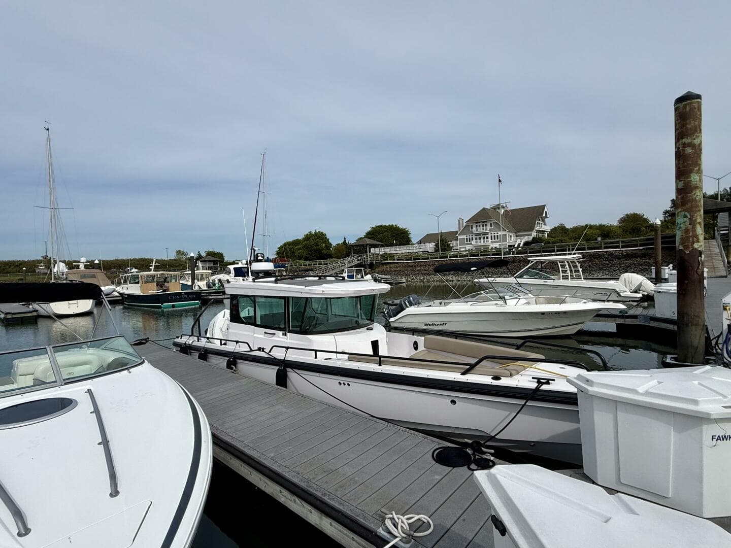 2022 Axopar Cabin — photo 4