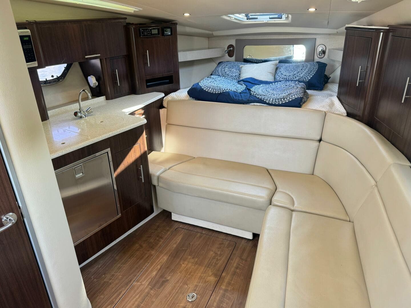 2016 Regal 35 Sport Coupe — photo 4