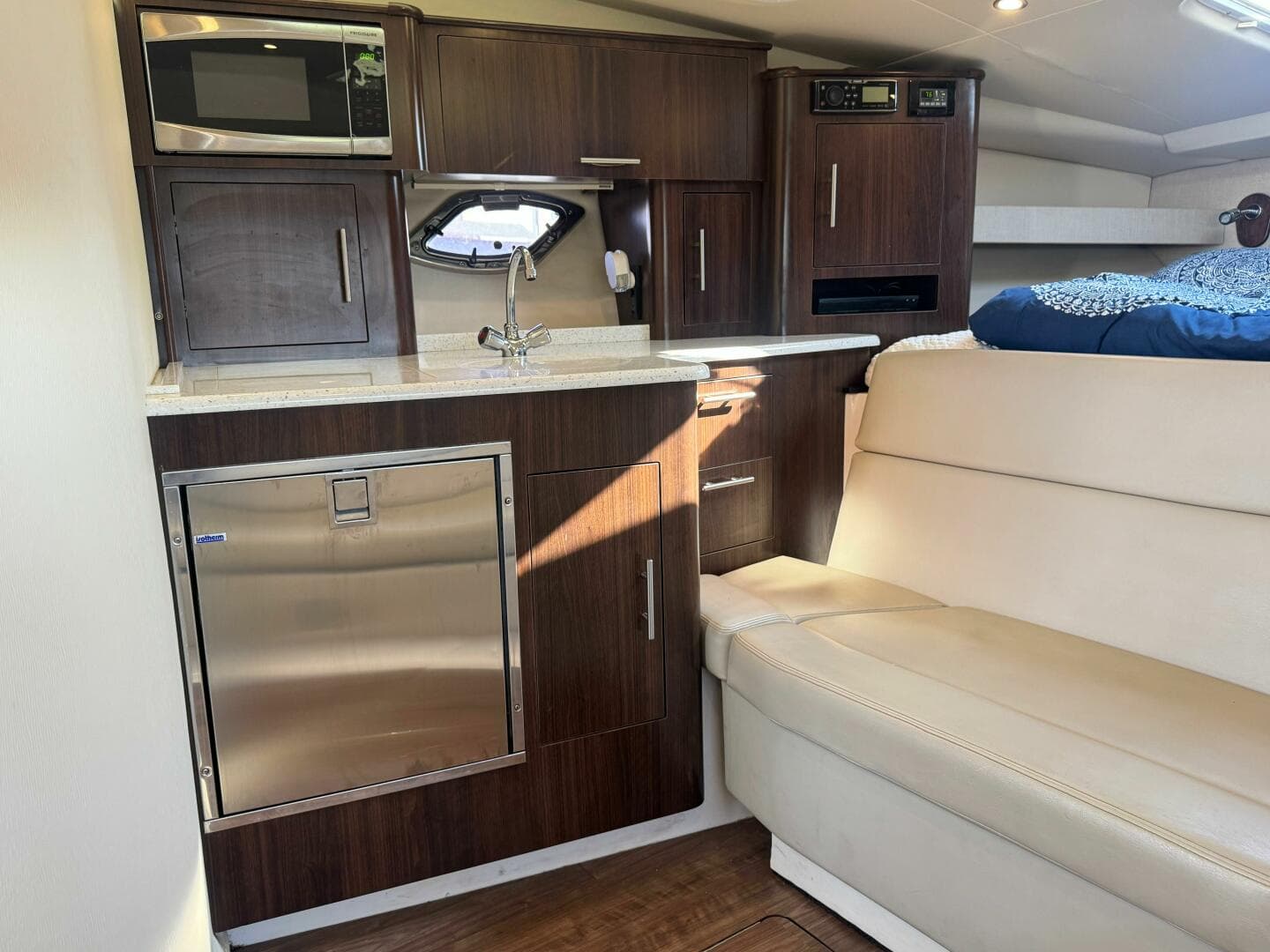 2016 Regal 35 Sport Coupe — photo 12