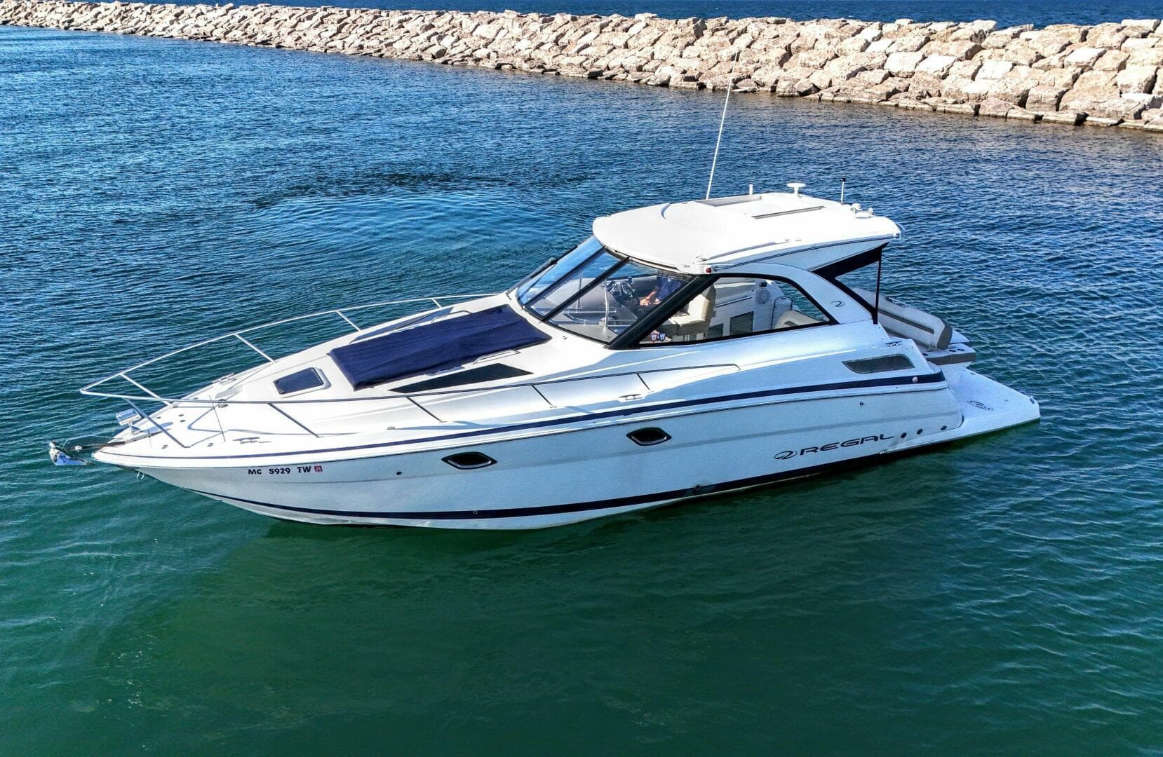 2016 Regal 35 Sport Coupe — photo 6