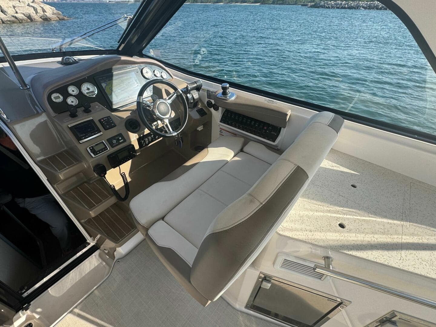 2016 Regal 35 Sport Coupe — photo 10