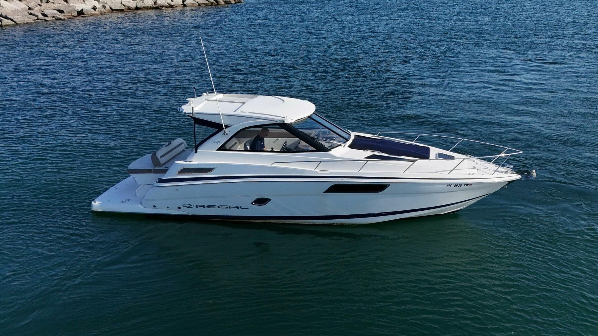 2016 Regal 35 Sport Coupe — photo 8