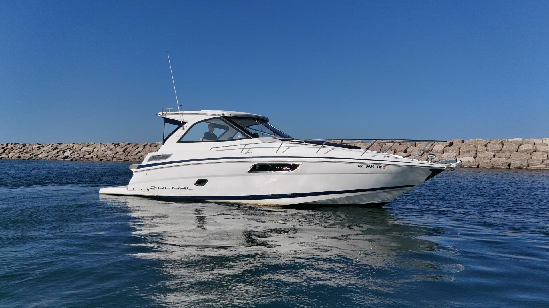 2016 Regal 35 Sport Coupe