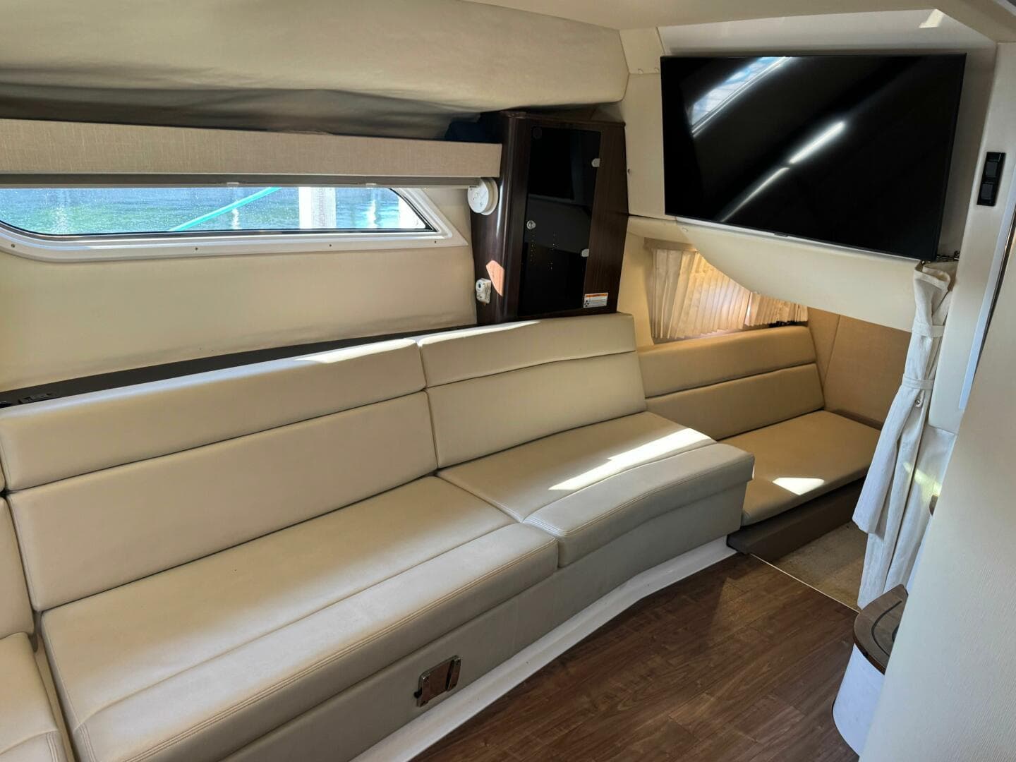 2016 Regal 35 Sport Coupe — photo 5