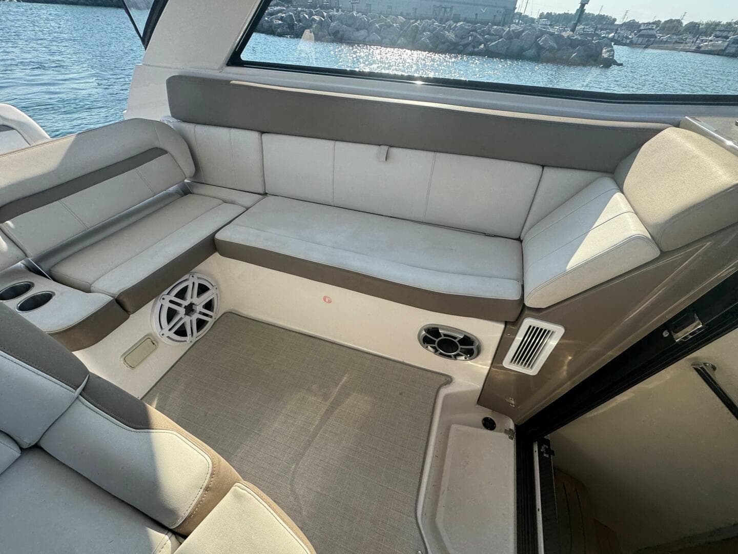 2016 Regal 35 Sport Coupe — photo 21