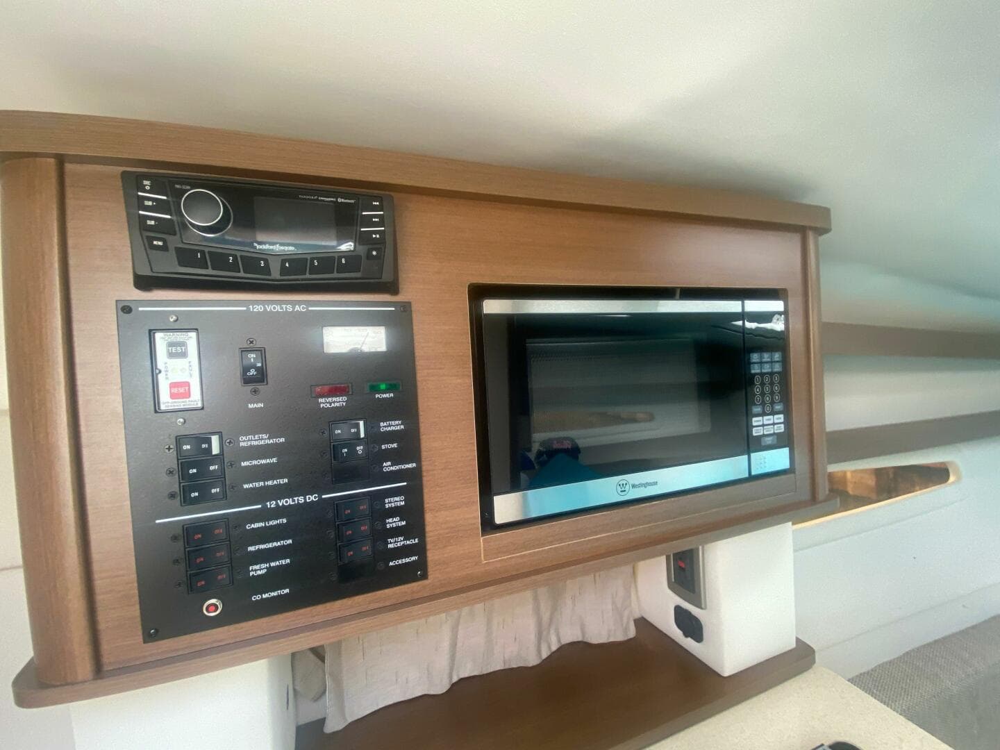 2018 Sea Ray 260 Sundancer — photo 28