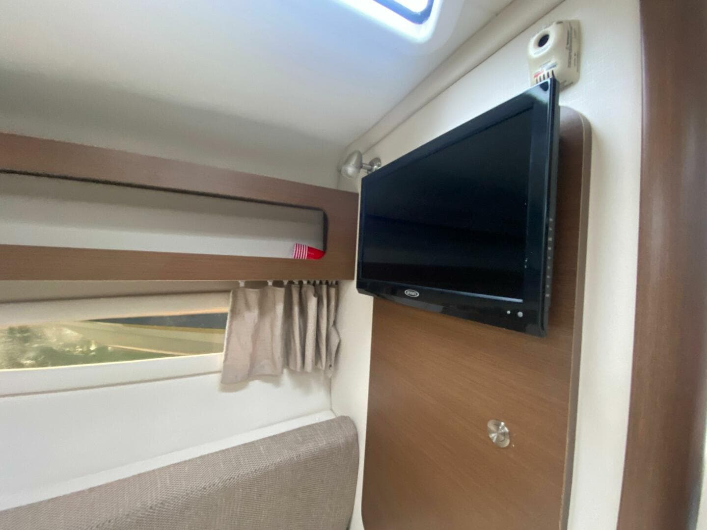 2018 Sea Ray 260 Sundancer — photo 14