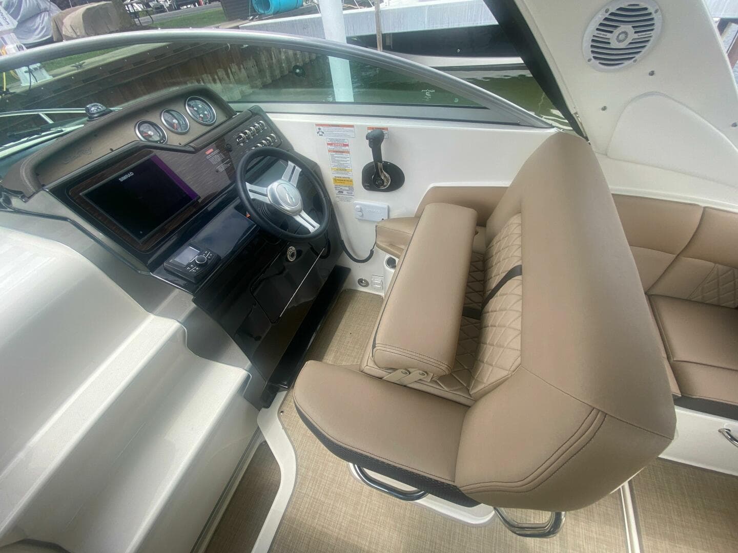 2018 Sea Ray 260 Sundancer — photo 10