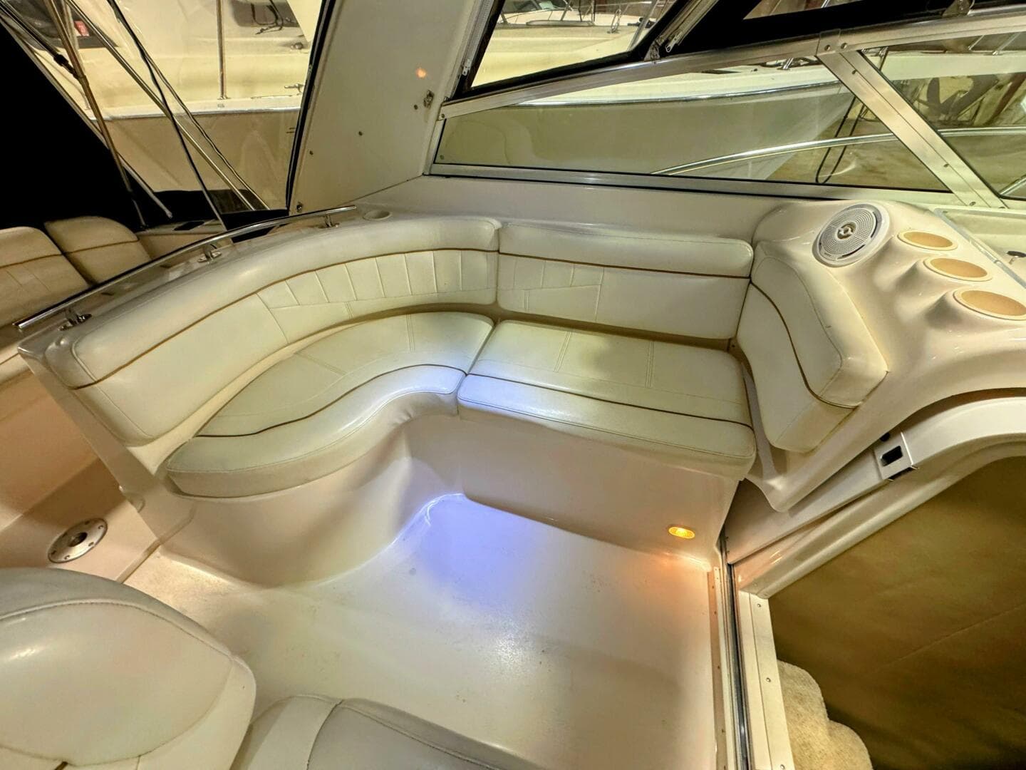 2002 Rinker 342 Fiesta Vee — photo 12