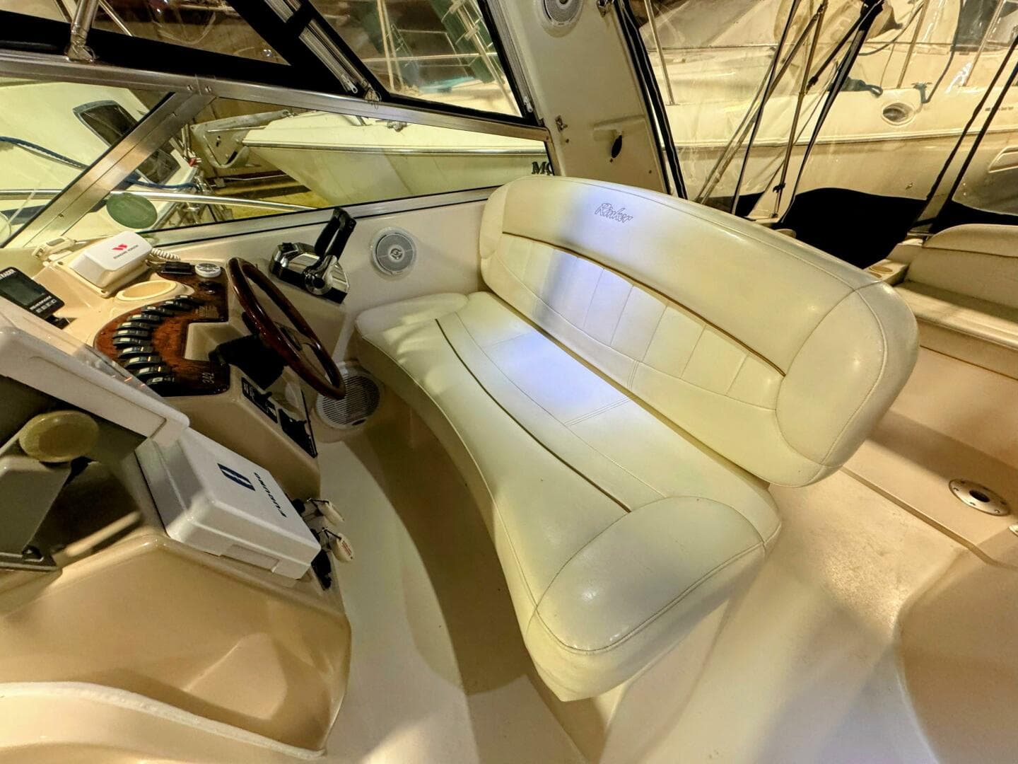 2002 Rinker 342 Fiesta Vee — photo 11