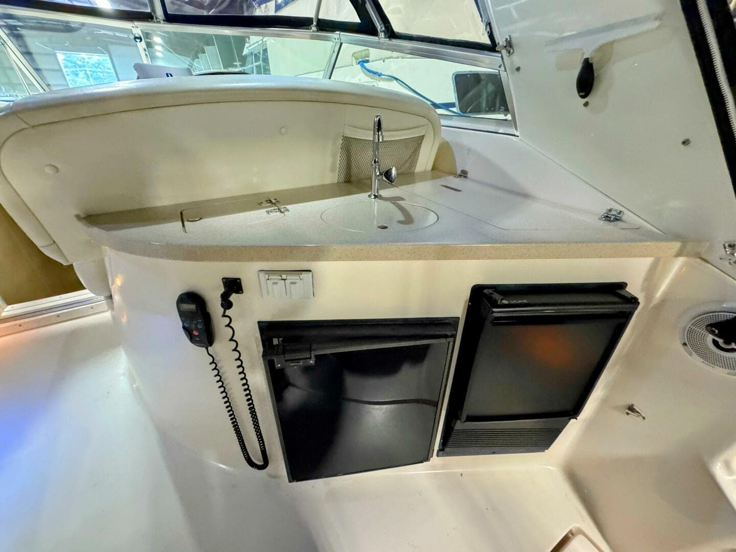 2002 Rinker 342 Fiesta Vee — photo 14