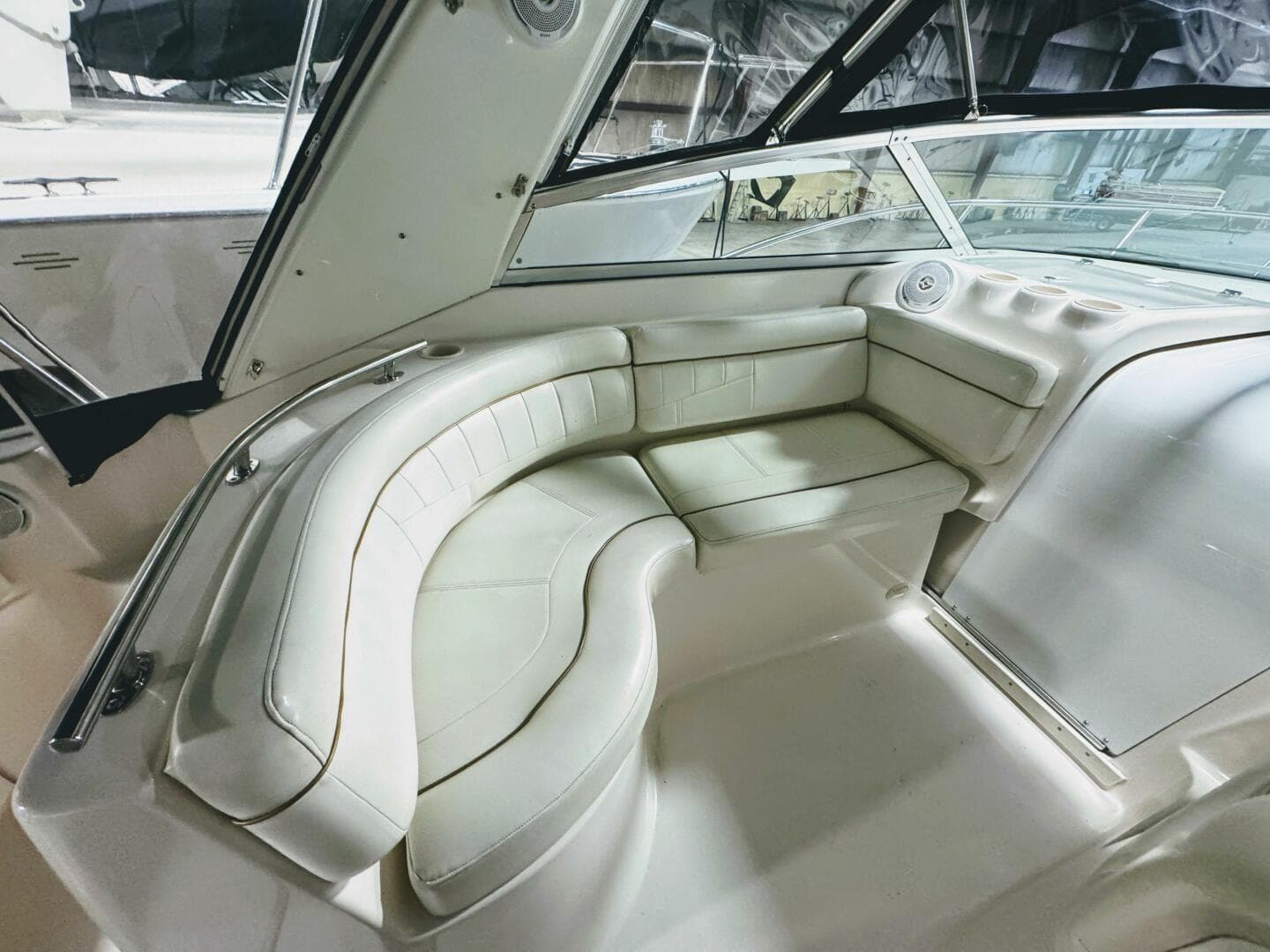 2002 Rinker 342 Fiesta Vee — photo 6