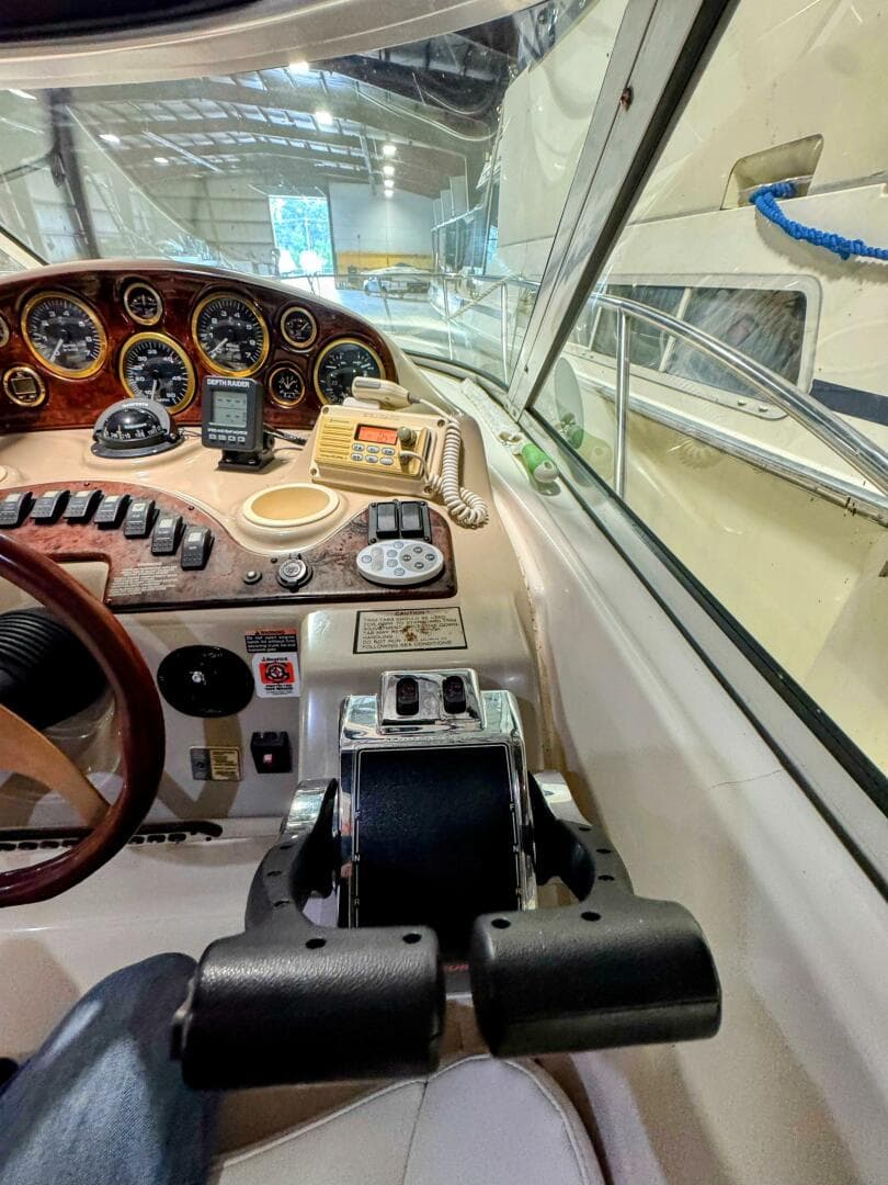 2002 Rinker 342 Fiesta Vee — photo 9