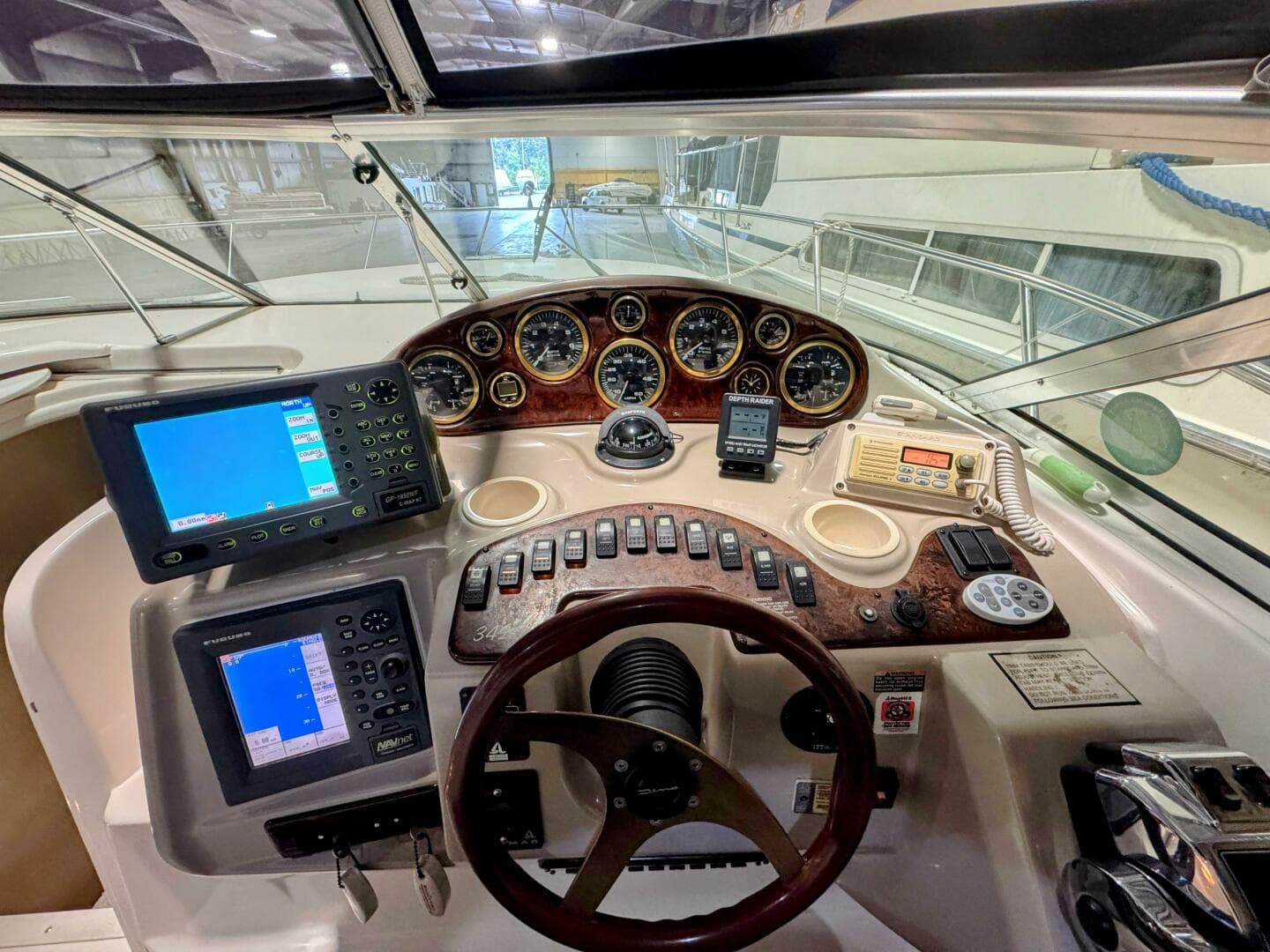 2002 Rinker 342 Fiesta Vee — photo 7