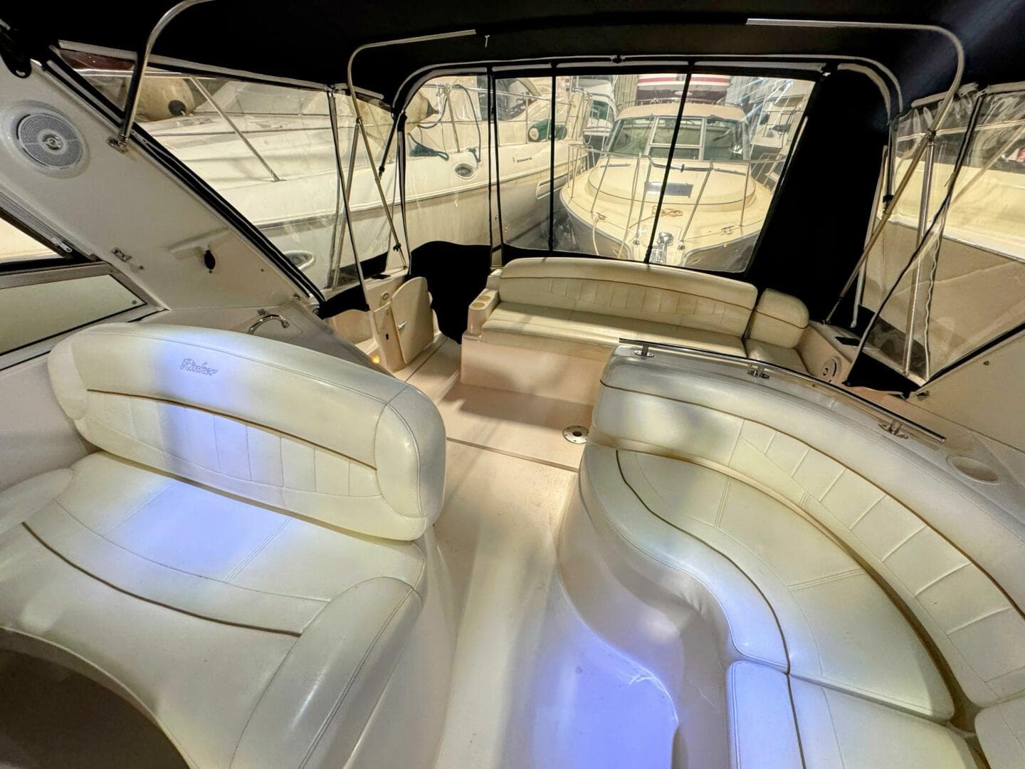 2002 Rinker 342 Fiesta Vee — photo 13