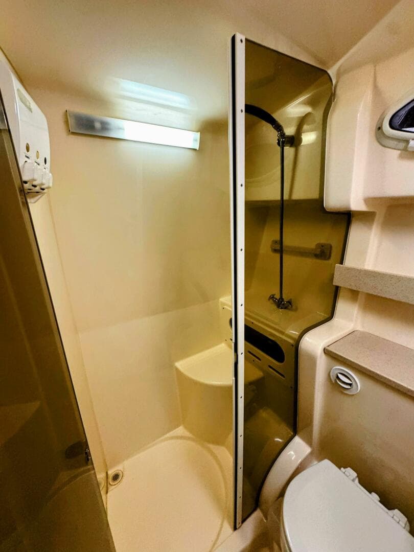 2002 Rinker 342 Fiesta Vee — photo 29