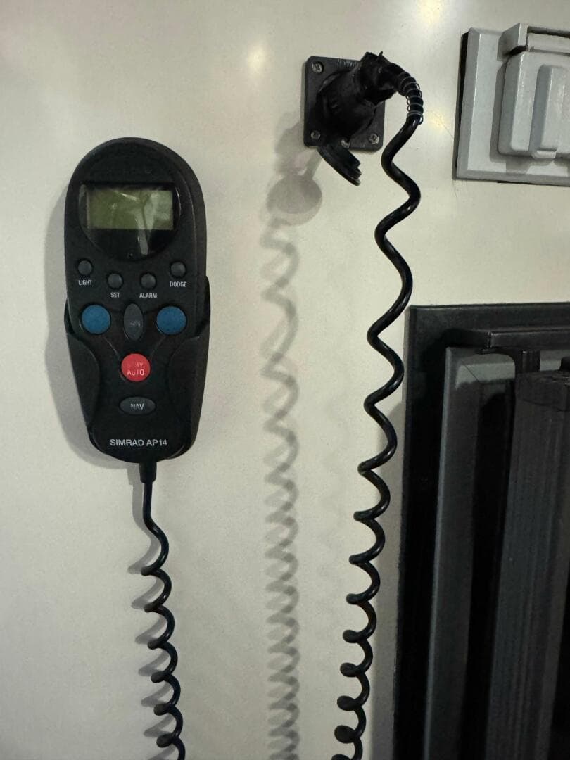 2002 Rinker 342 Fiesta Vee — photo 31