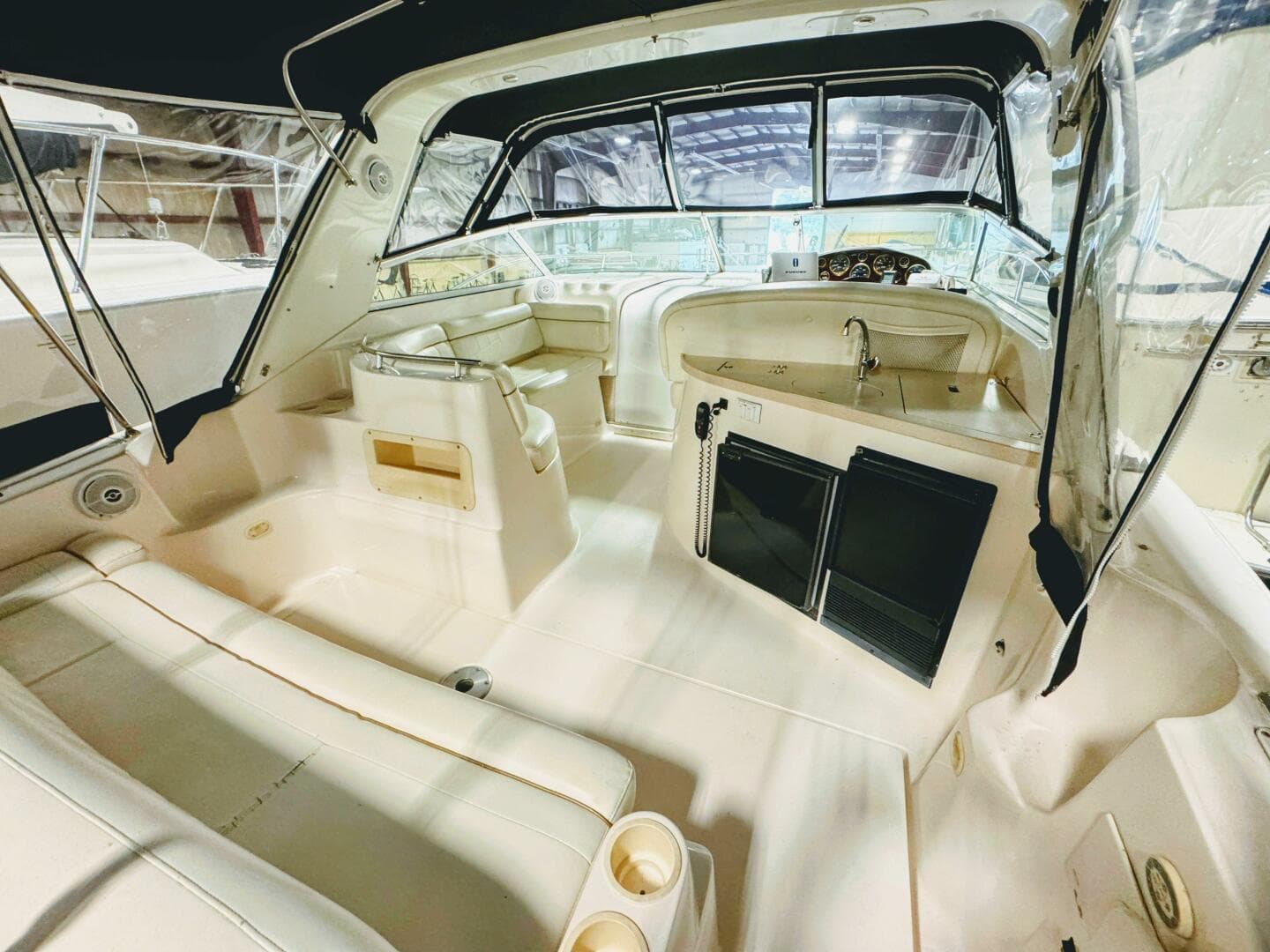 2002 Rinker 342 Fiesta Vee — photo 5