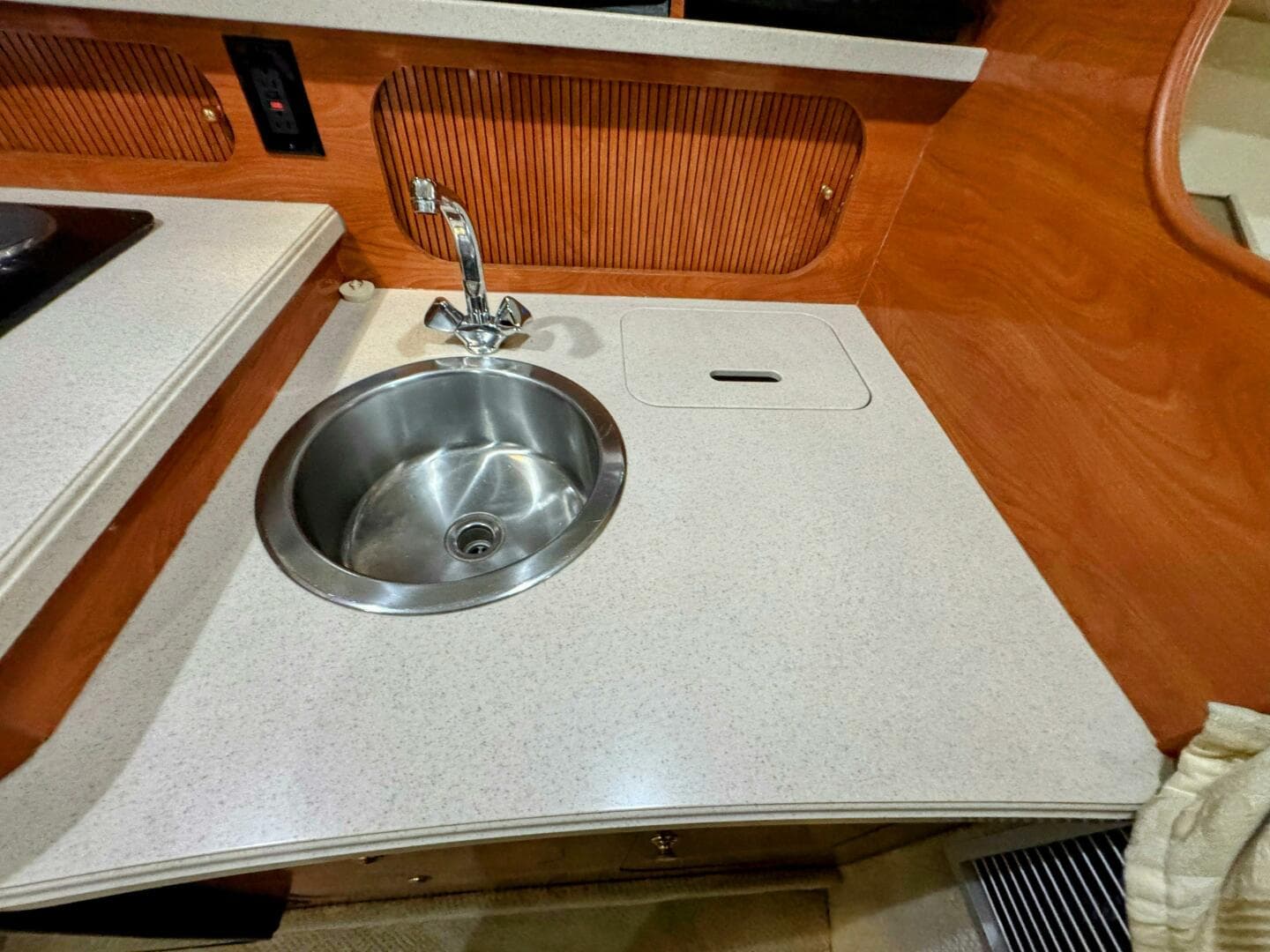 2002 Rinker 342 Fiesta Vee — photo 25