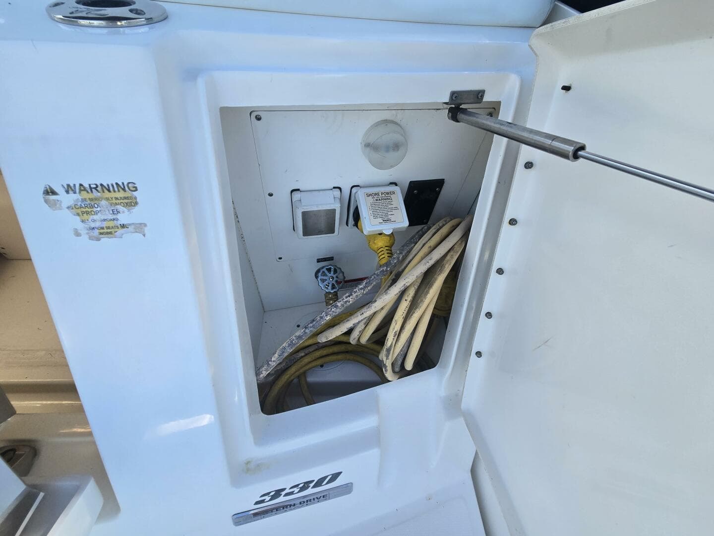 2010 Sea Ray 330 Sundancer — photo 24