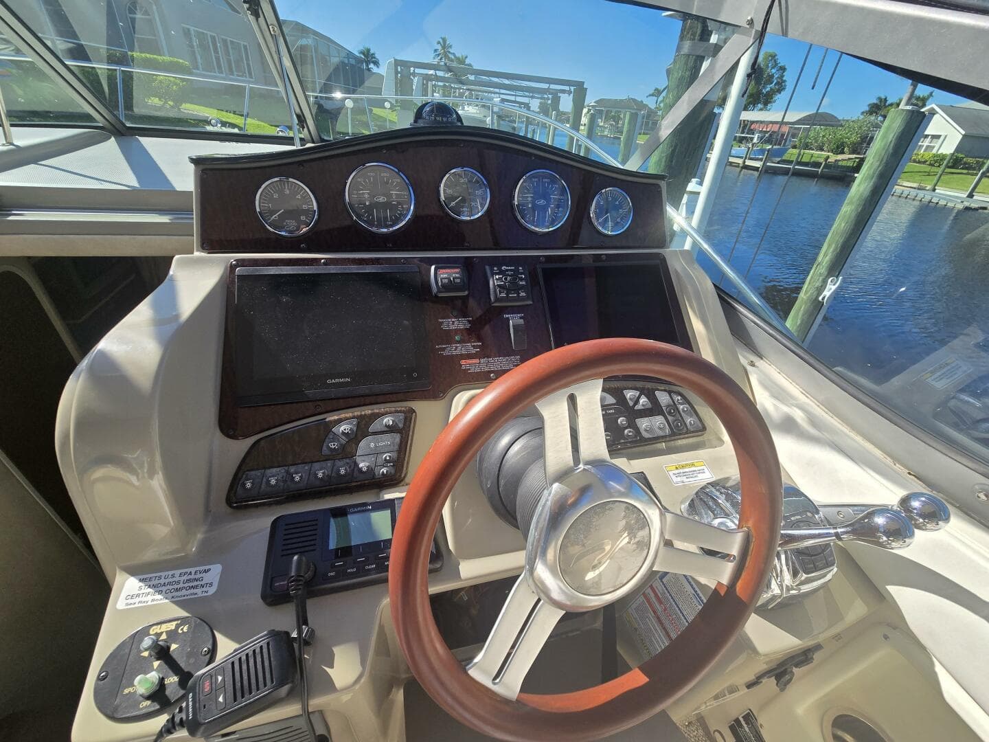 2010 Sea Ray 330 Sundancer — photo 19
