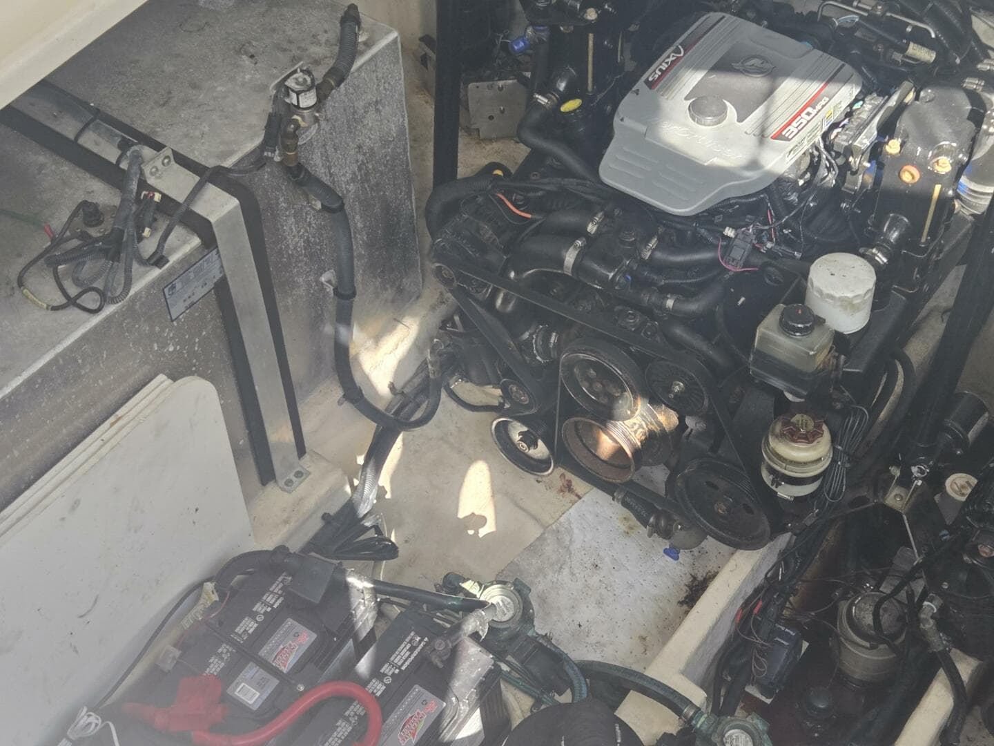 2010 Sea Ray 330 Sundancer — photo 57