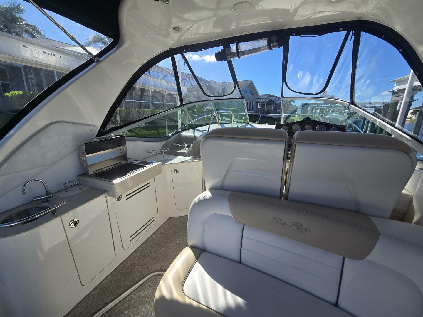 2010 Sea Ray 330 Sundancer — photo 37