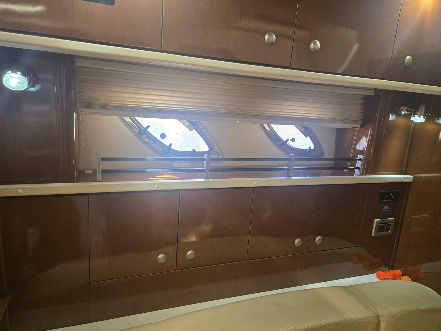 2010 Sea Ray 330 Sundancer — photo 49