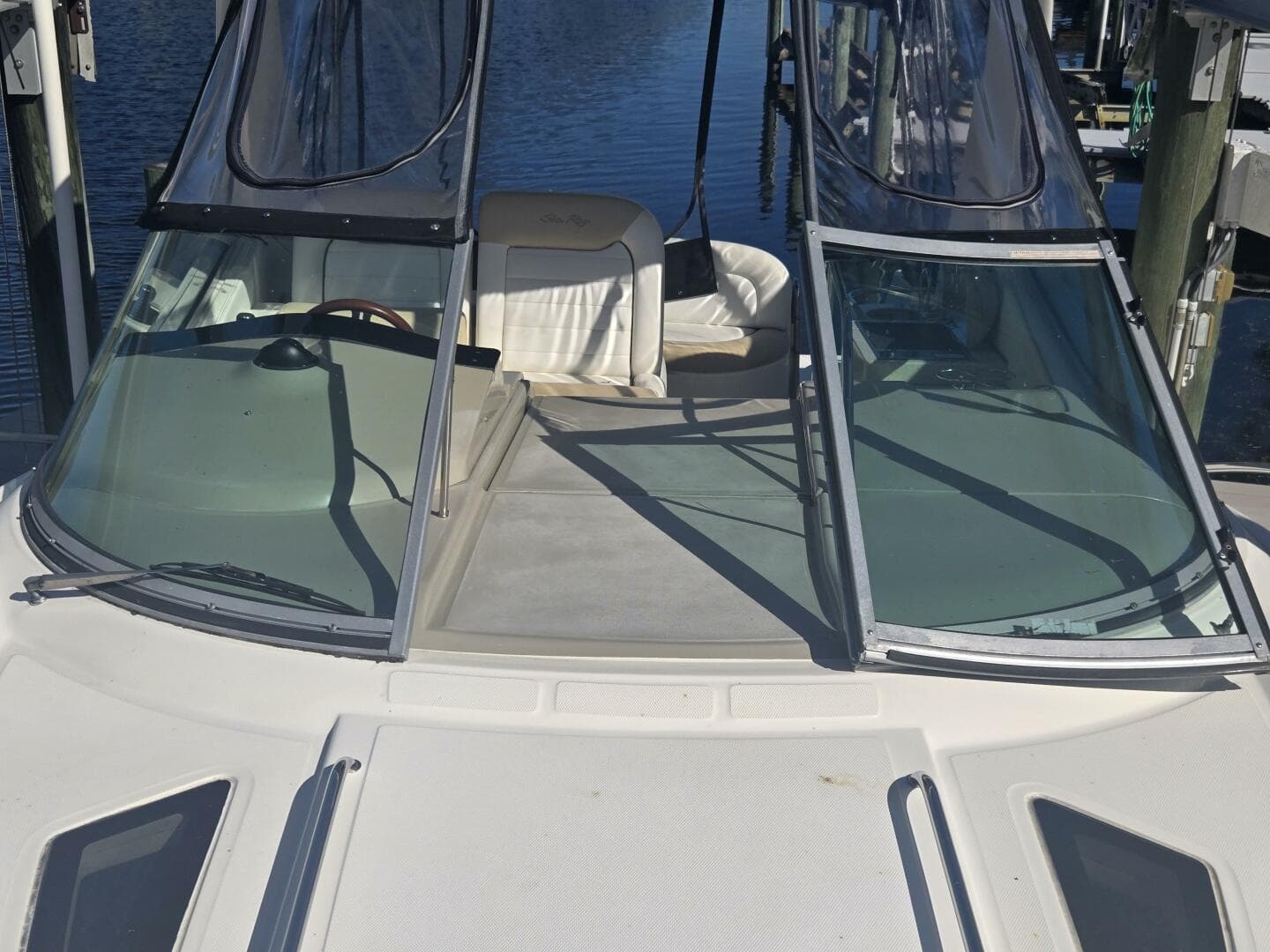2010 Sea Ray 330 Sundancer — photo 33