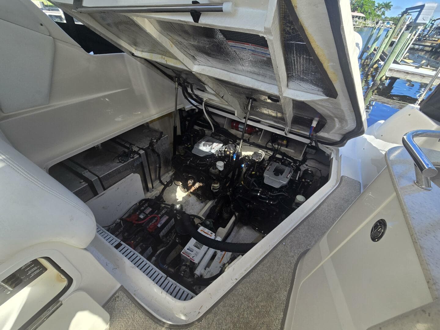 2010 Sea Ray 330 Sundancer — photo 59