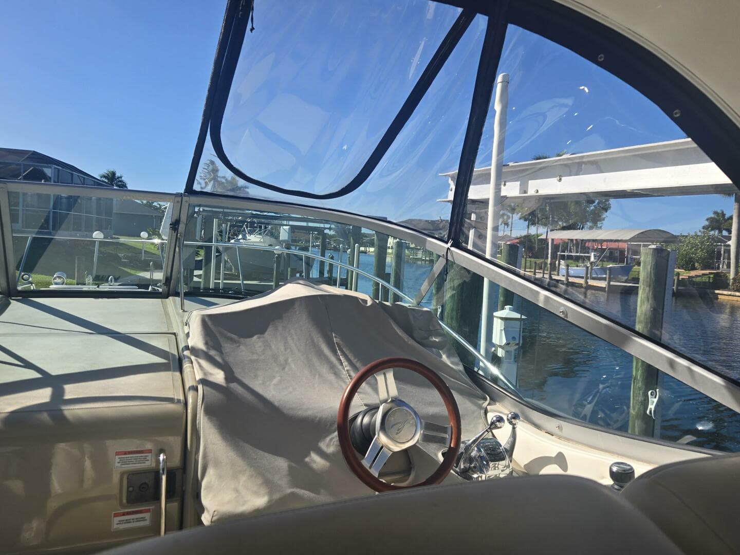 2010 Sea Ray 330 Sundancer — photo 11