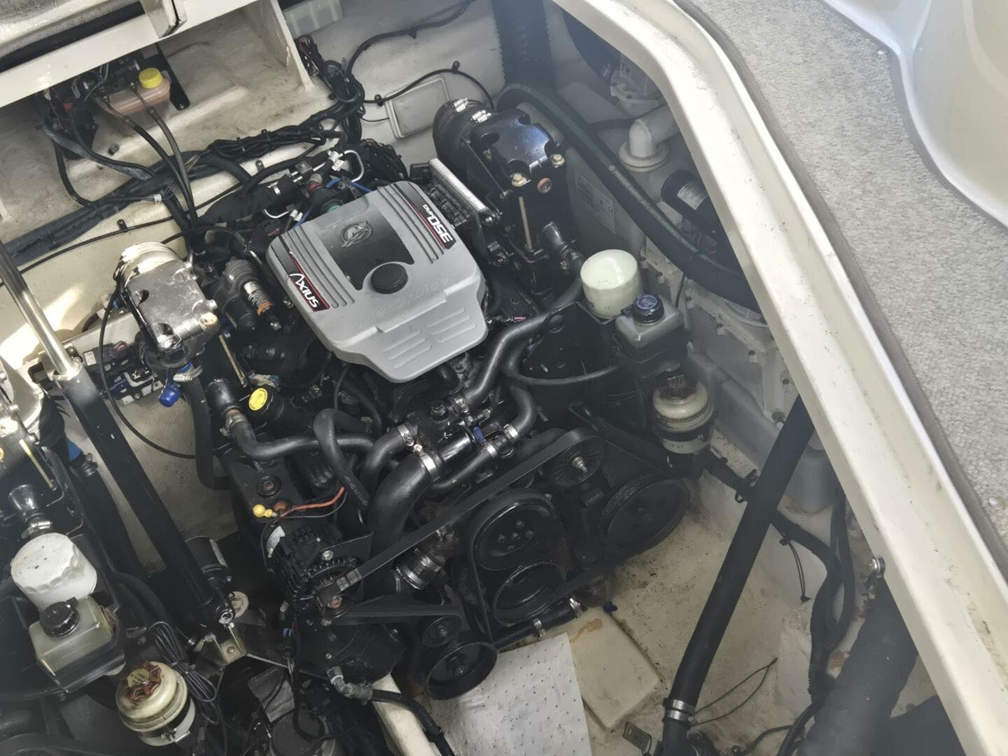 2010 Sea Ray 330 Sundancer — photo 58