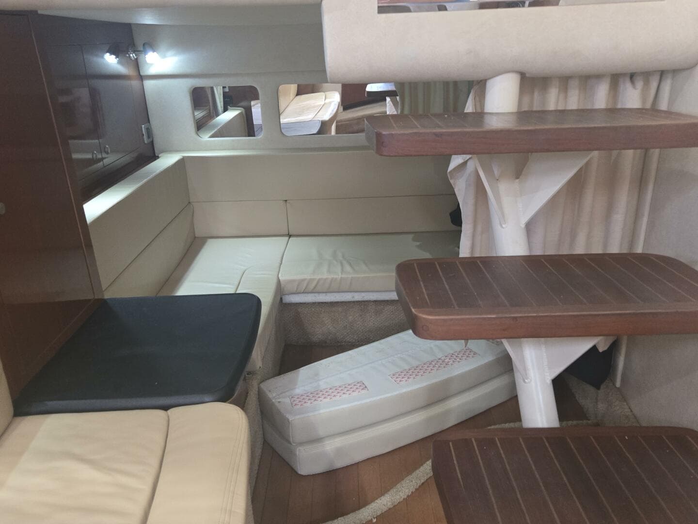 2010 Sea Ray 330 Sundancer — photo 46
