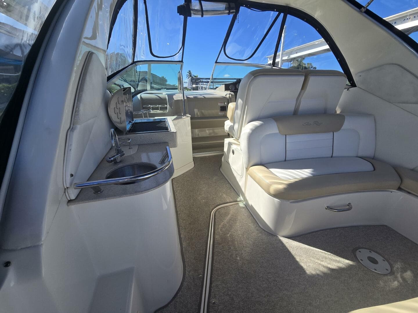 2010 Sea Ray 330 Sundancer — photo 38