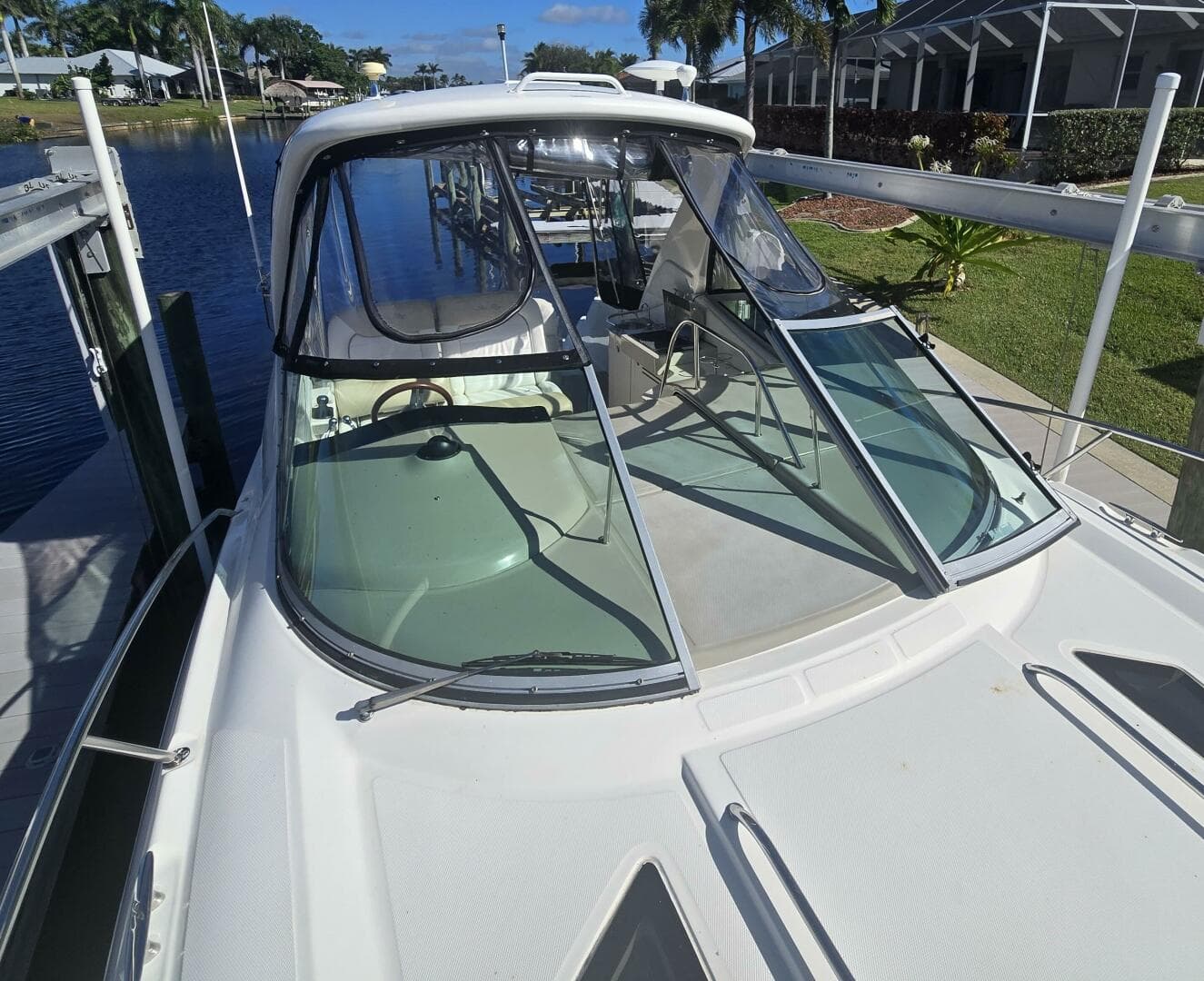2010 Sea Ray 330 Sundancer — photo 36