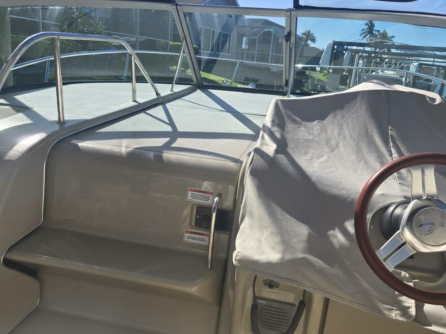 2010 Sea Ray 330 Sundancer — photo 13