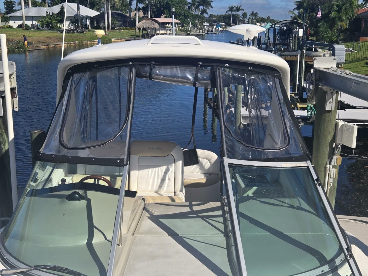 2010 Sea Ray 330 Sundancer — photo 34
