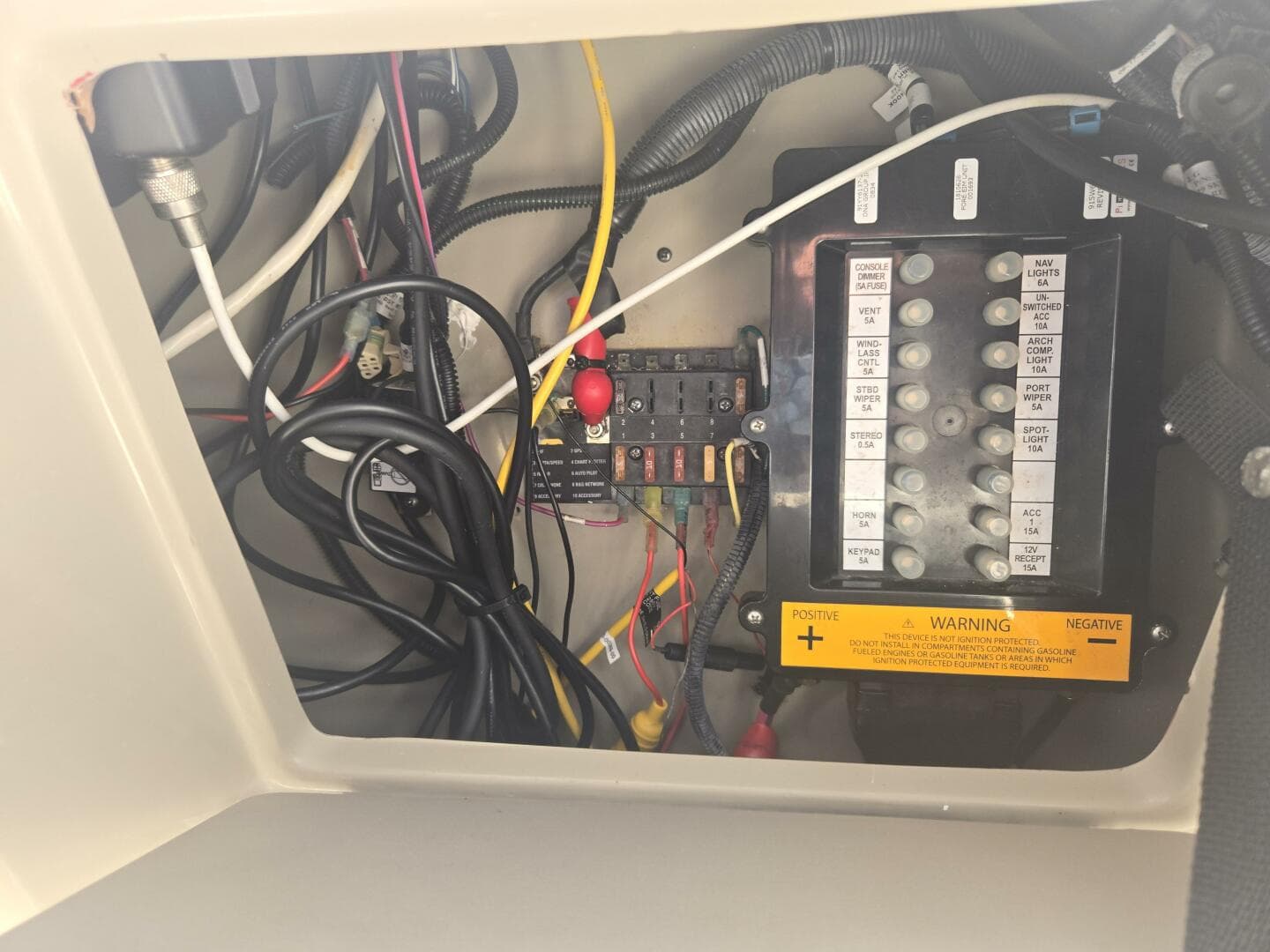 2010 Sea Ray 330 Sundancer — photo 18