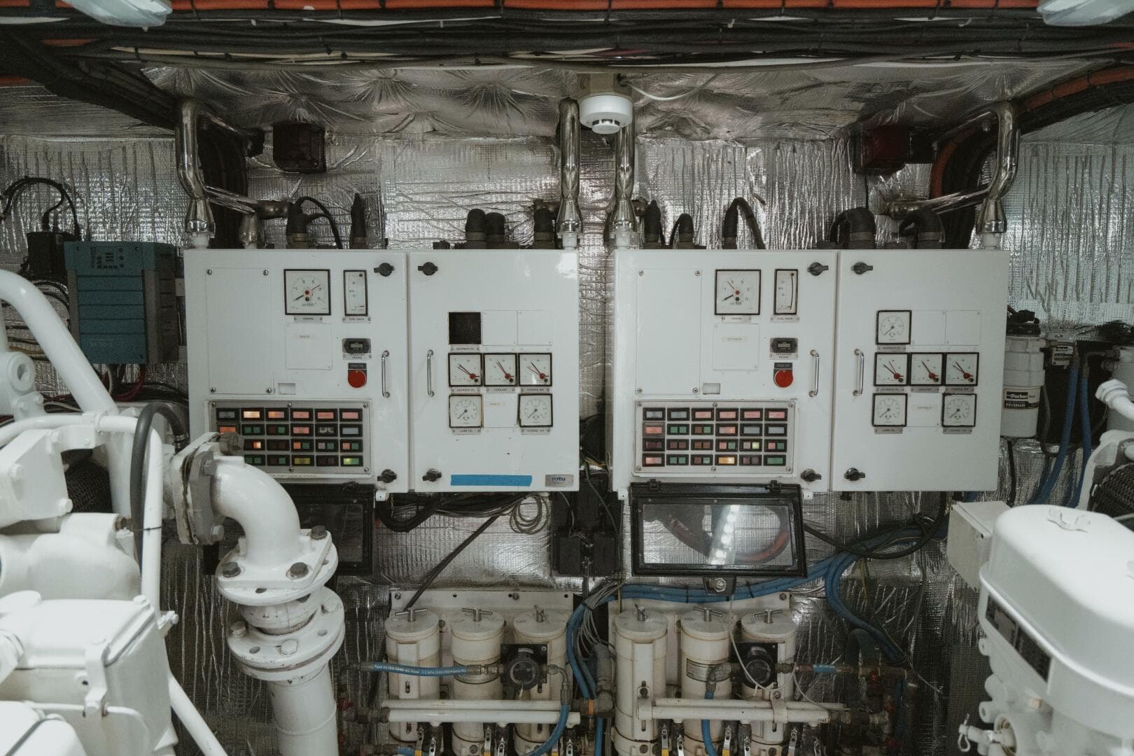 1996 Oceanfast 87 Enclosed Bridge Sportfish — photo 37